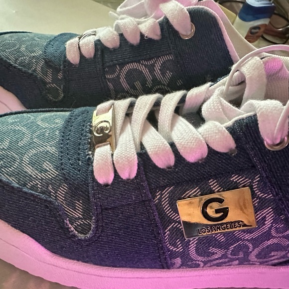 Women Guess sneakers awesome style NWT - Picture 2 of 8